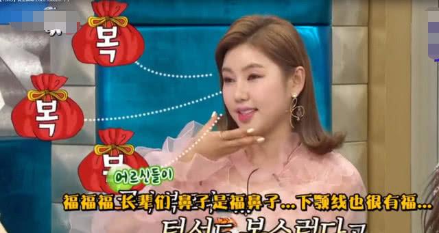 44岁咸素媛与未整容艺人同框,当看清两人的妆