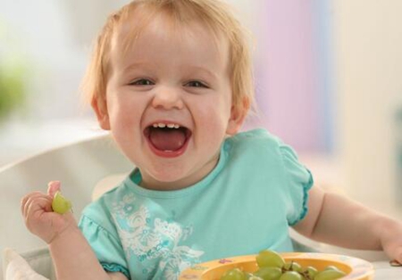                      6月天1周1大宝宝要怎么穿衣服,夏天小宝宝要穿袜子吗？