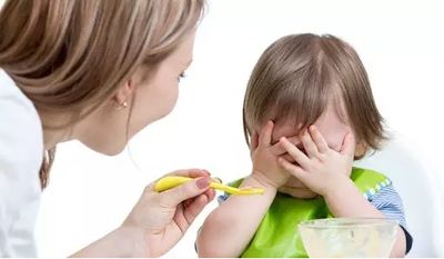                     喂饭会毁掉孩子一生的幸福？别不信！