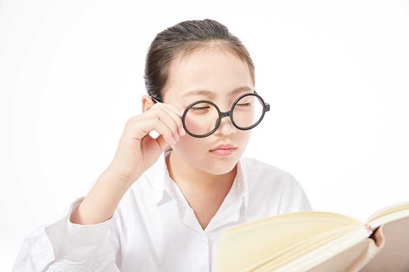                     这些关于眼睛健康的忠告，医生，不要不听对孩子很重要