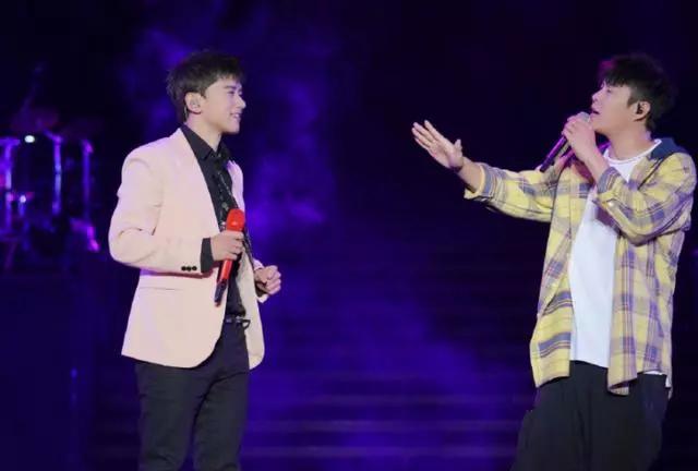 记错结婚年份上热搜,谢娜张杰的爱情又惹争