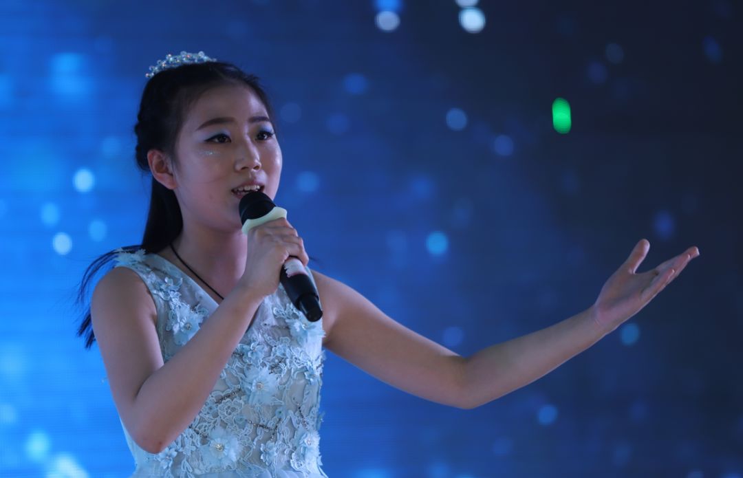最近很火的女明星唱歌视频 2b2da28cef4f4b7b84a242d6808cb7e1.jpeg