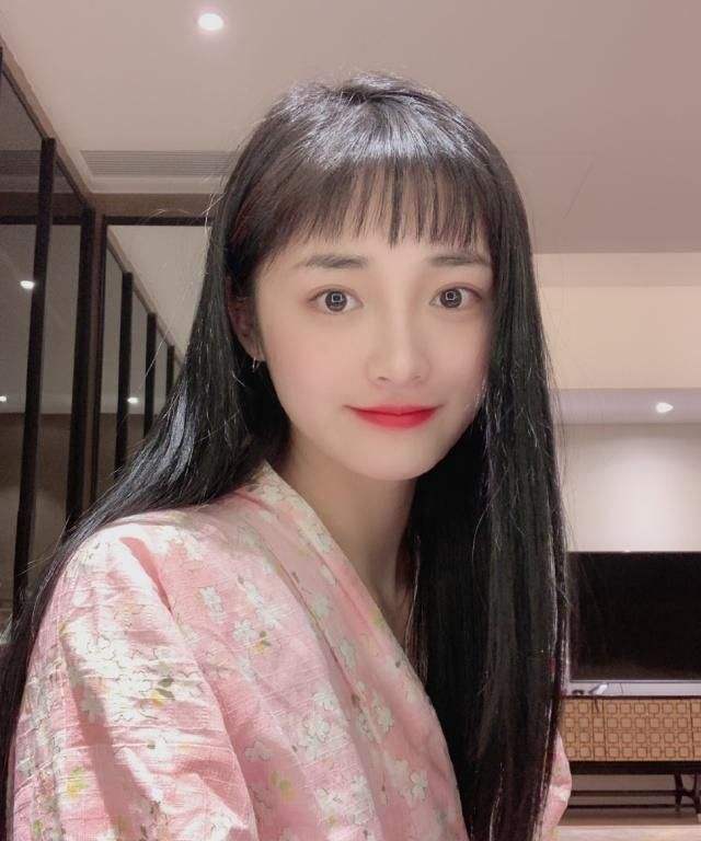 杨幂周洁琼杨棋珺沈月实力诠释有颜不惧死亡刘海