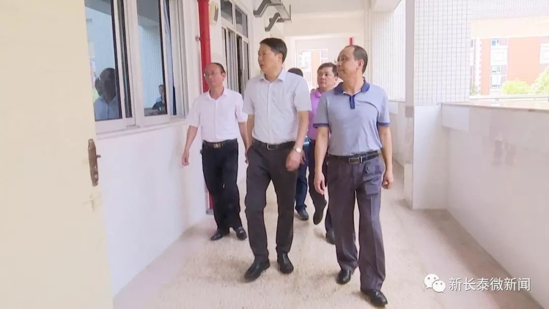市人大常委会副主任,县委书记方木荣检查高考准备工作