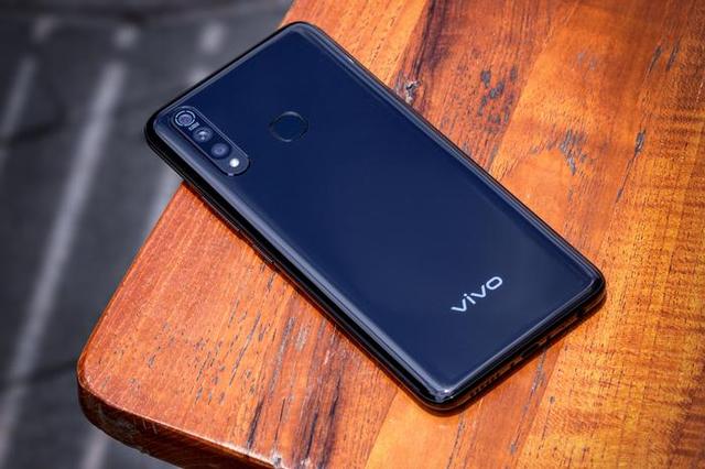 今天京东又给出了一份手机通讯排行榜,正式开售一周不到的vivo z5x