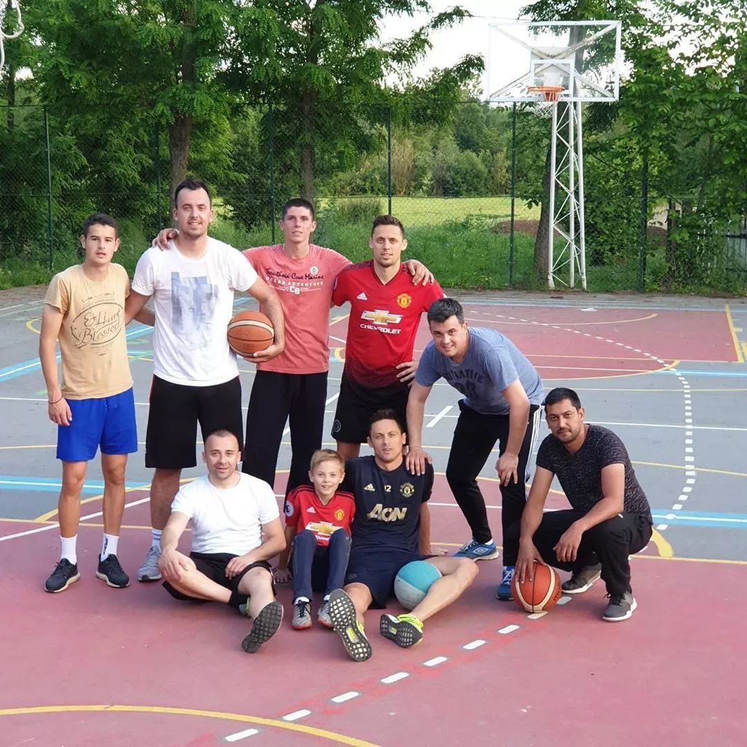 咋吃都不胖 你说气不气人.