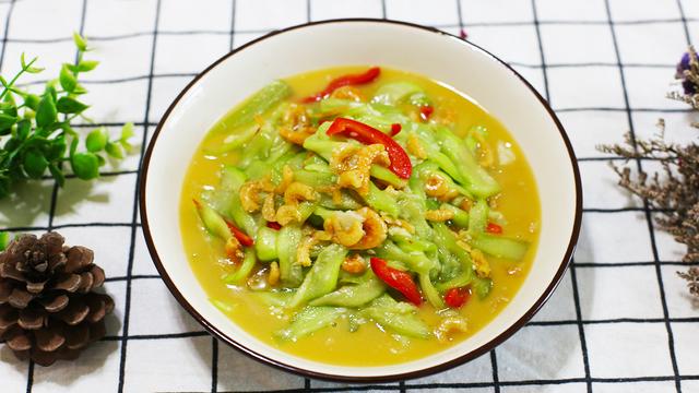 丝瓜配什么炒好吃丝瓜汤 59b1bf4c79734558a5eb0426e2349e10.jpeg