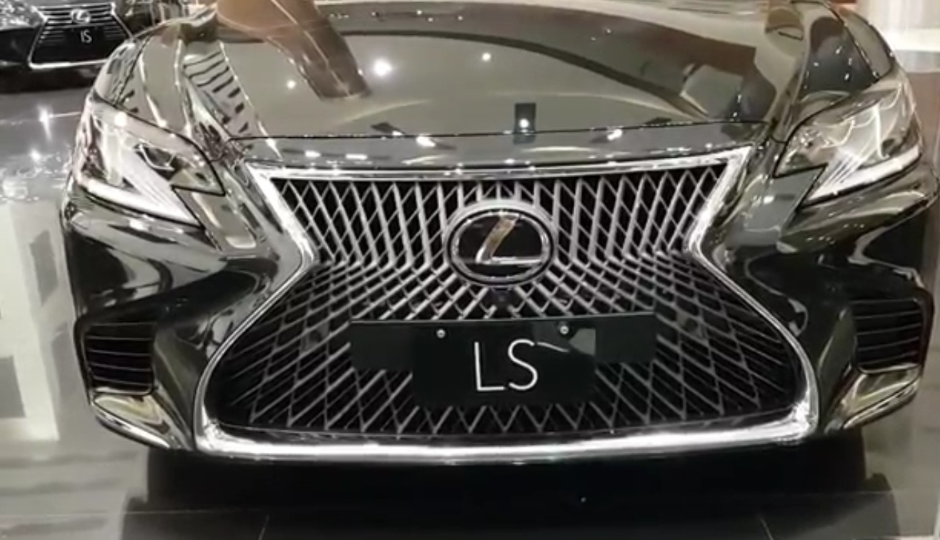 2019款雷克萨斯LS500到店实拍 直击你内心的帅气外观