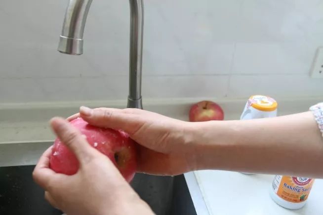                     为了给宝宝安全健康的饮食，你绕开了无数的小坑，却一不小心掉进了最大的坑