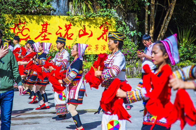 基诺族人口_西双版纳 基诺族人(3)