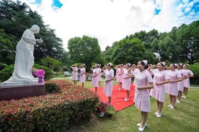 你好,我是绍兴护士学校,我在这里等你