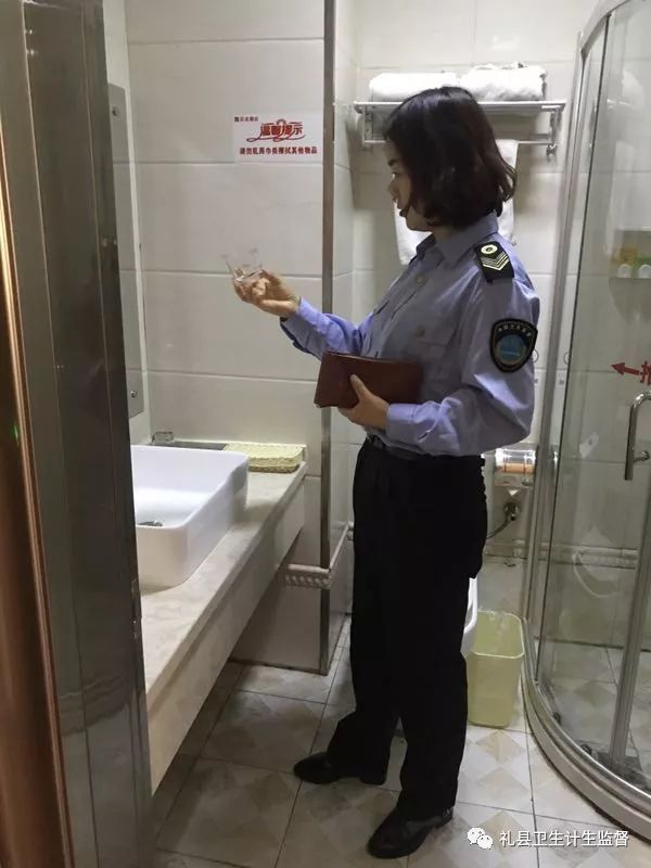 在大理卫生监督信息网，我们探讨“健康服务与管理”专业的就业方向。健康服务与管理专业旨在培养具备现代健康管理理念和技能的人才，其毕业生可以在多个领域找到职业发展道路。接下来，我们将通过故事叙述的方式，深入剖析这一专业的就业前景。