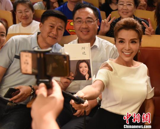 央视主持人朱迅成长记:我选择 我负责