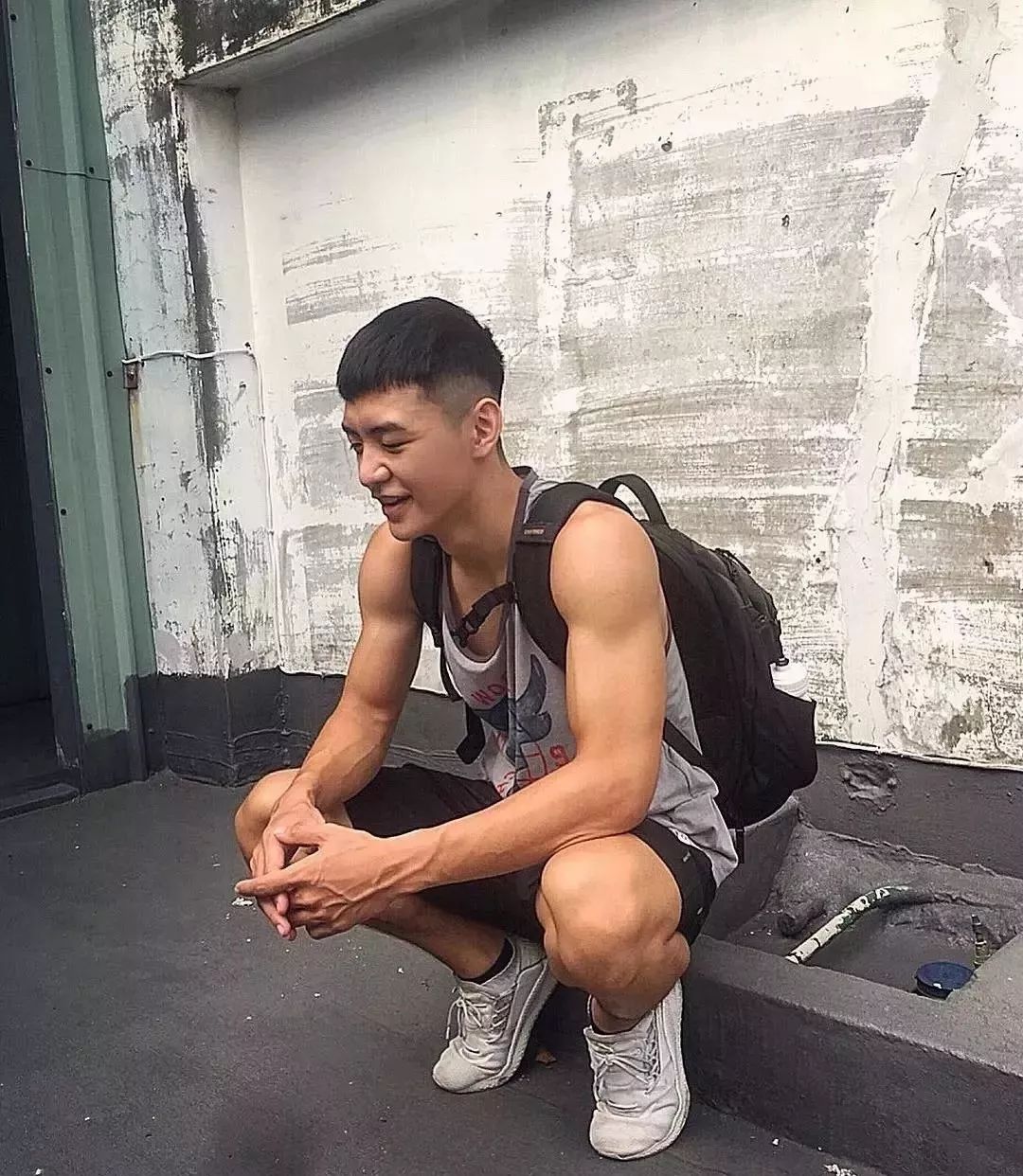 健身帅哥被小s现场检验,这么结实好羡慕