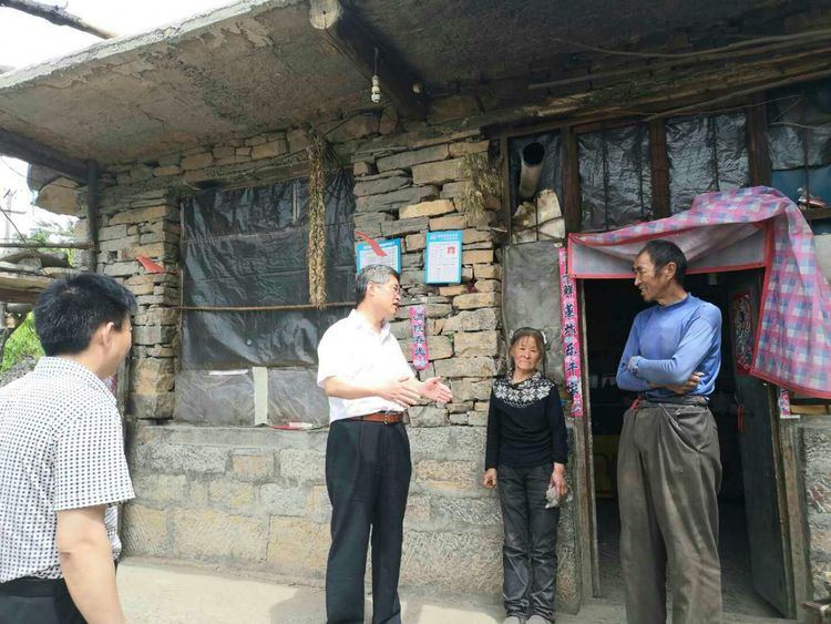 市城联社主任崔松涛深入帮扶贫困村调研脱贫攻坚工作