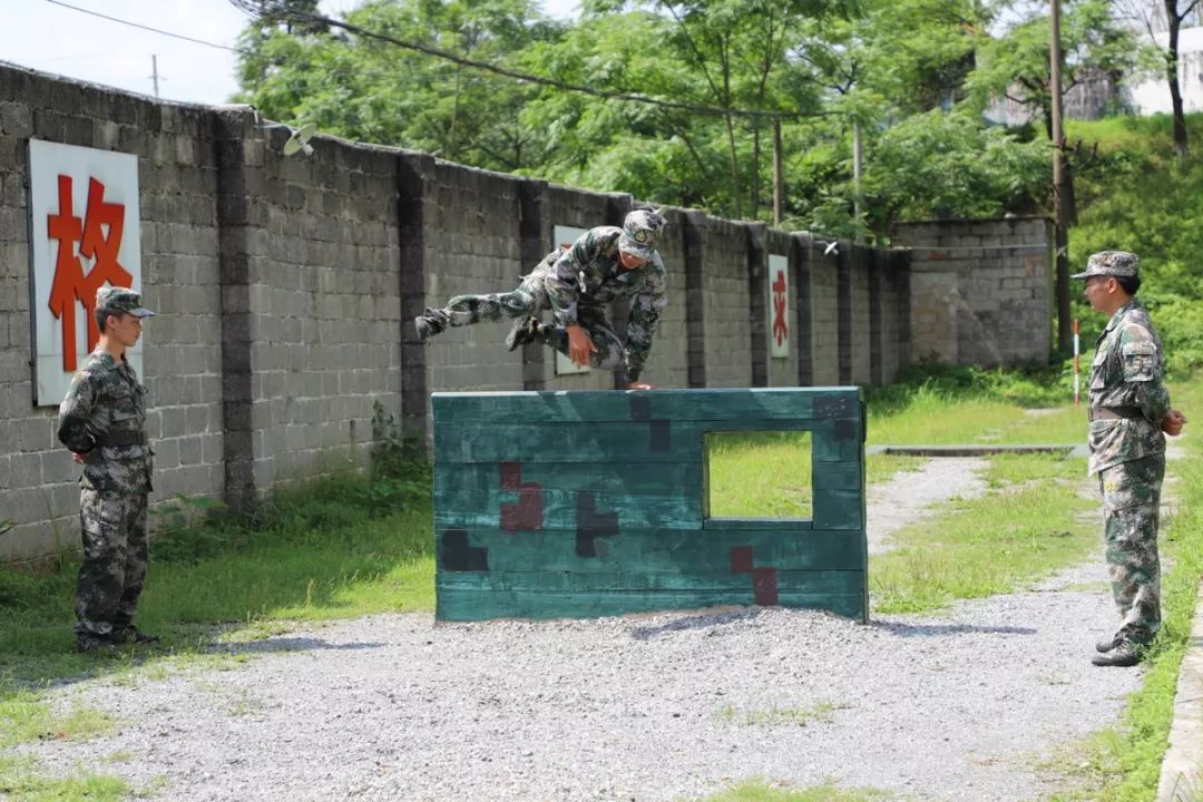 现役部队骨干承训 训练基地支撑保障——钟山县联训联