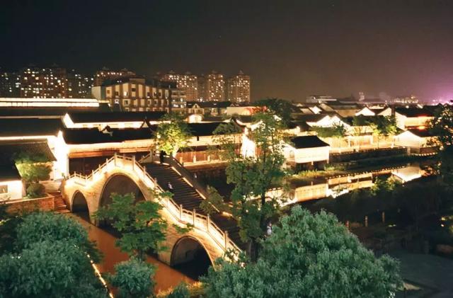 不用洗胶卷，就能拍出30年前的胶卷风老照片