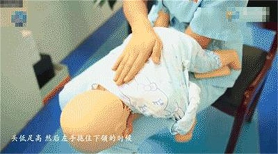                     只因奶奶喂了这个，7个月大男婴救不回来了！请你别再瞎喂了！