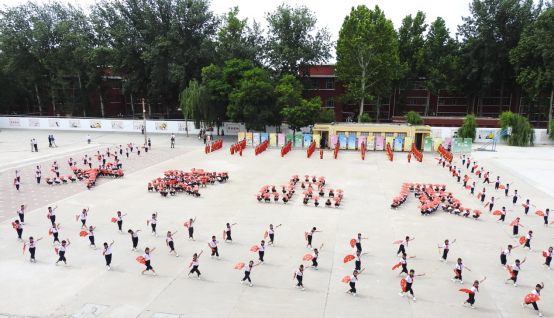 什么风劲草四字成语_四字成语什么百万(2)