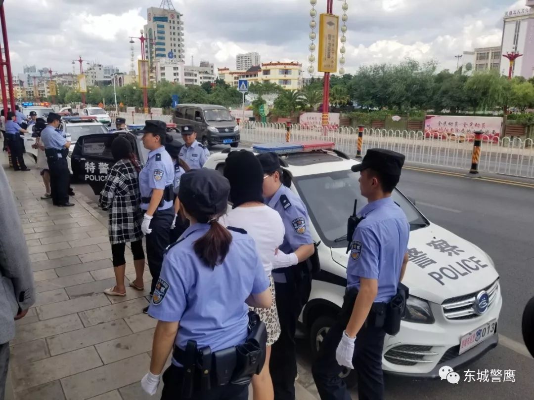 扫黑除恶楚雄打击拉客招嫖等违法行为站街女辨认现场多图