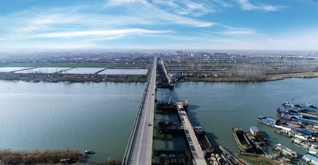 施工中的淮河大桥