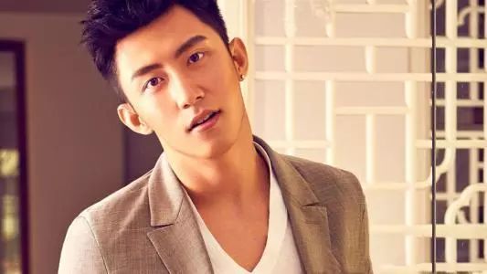 行走的荷尔蒙男主 da84422500324f58be386e32d0ff2013.jpeg