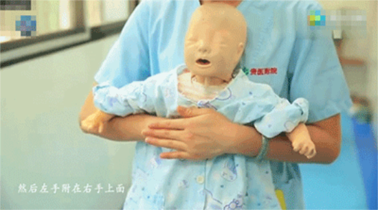                     只因奶奶喂了这个，7个月大男婴救不回来了！请你别再瞎喂了！