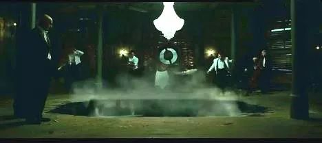 戛纳获奖短片《下一层》:人性贪婪无止,越跌越