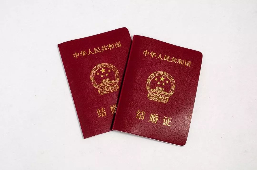 提问:你们领结婚证的时候,会发朋友圈吗?会发