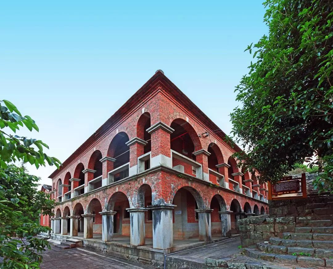 仑苍村人口_仑苍中学毕业照(3)