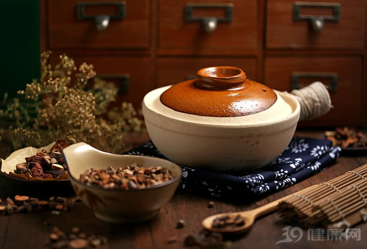 喝中药吃什么会好一点 27e206572ed14f28ac9d699a11b60958.jpeg