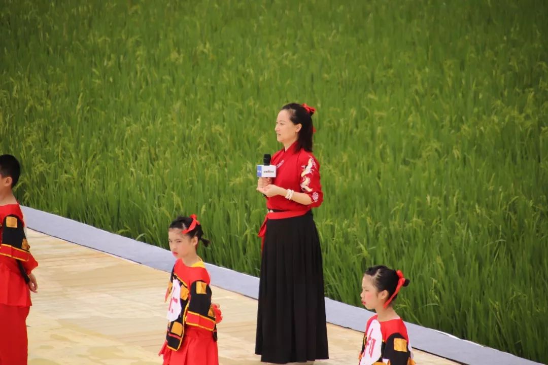 这次德庆站古驿道活动,阿川和太太文静还有一个重头戏——在乡村下一