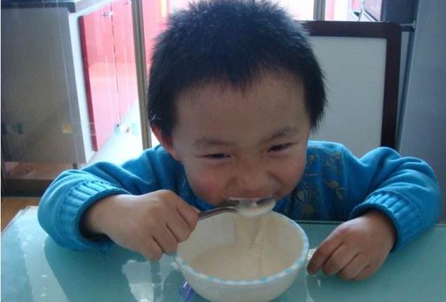                     着急！给娃喝了一年的酸奶竟然是“假”的，大部分家长都入过坑