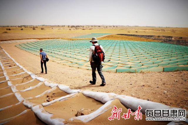 民勤造"沙漠旅游"廊道 风沙线变风景线