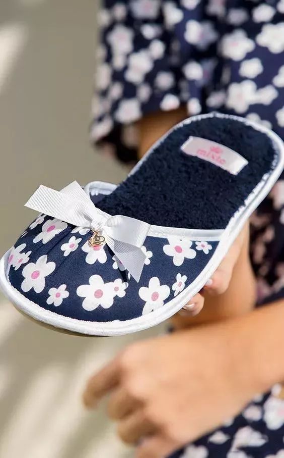 瓶子做的鞋子 54e7a32df1944c7eb970865176389f5c.jpeg