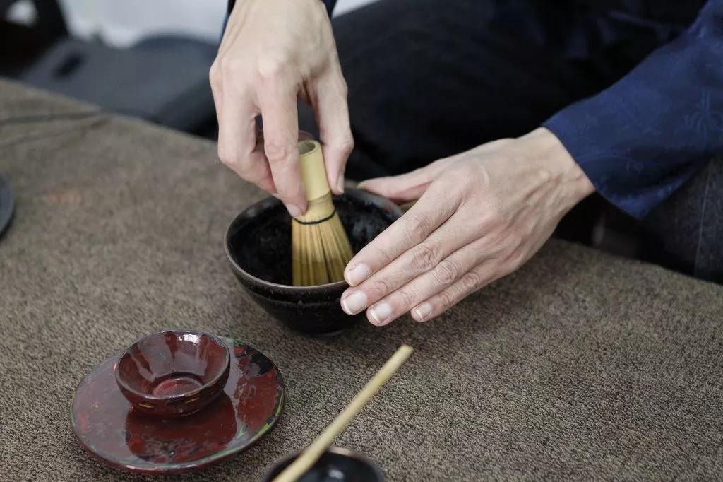 宋人点茶茶上作画