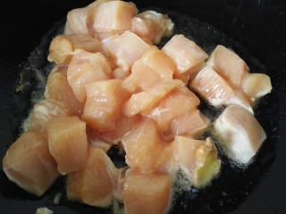 鸡胸肉最简单的做法营养又好吃 5c6f33788c0c497096acd534b3e6c631.jpeg