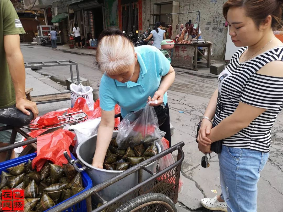 五月节的粽子还是不够卖博白东城南城市场销售火爆