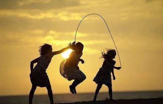 怎么教孩子跳绳最好 749dedcec00d4667a94f41f304b4066c.jpeg