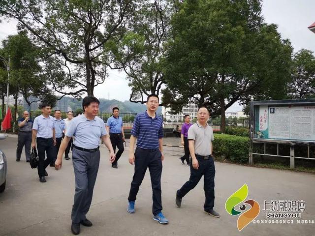 余业伟调研高考备考和上犹五小建设工作