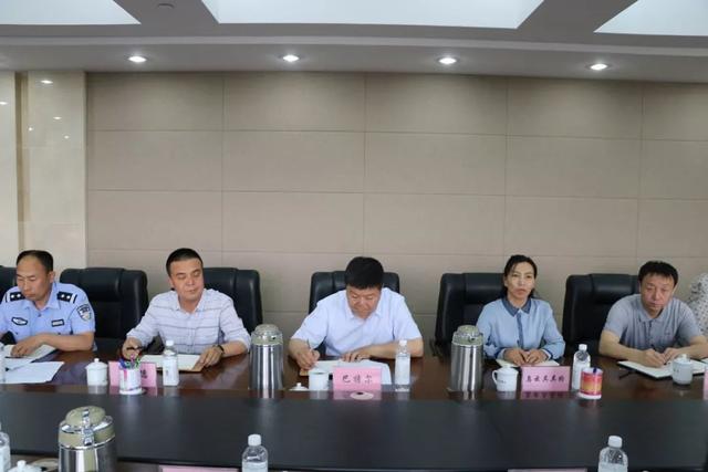 锡林郭勒盟委政法委副调研员董海军一行深入东乌旗督查