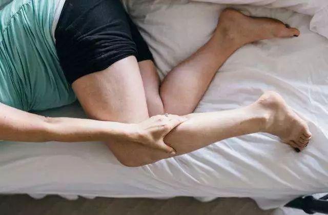 男子最近经常半夜诈醒,表情痛苦不堪,原因竟是耐人寻味?