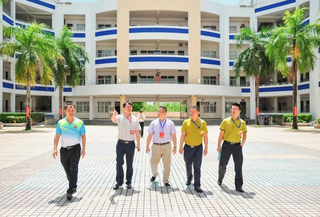 计时|海南省高考巡视组领导莅临琼海市嘉积中学检查指导高考准备工作