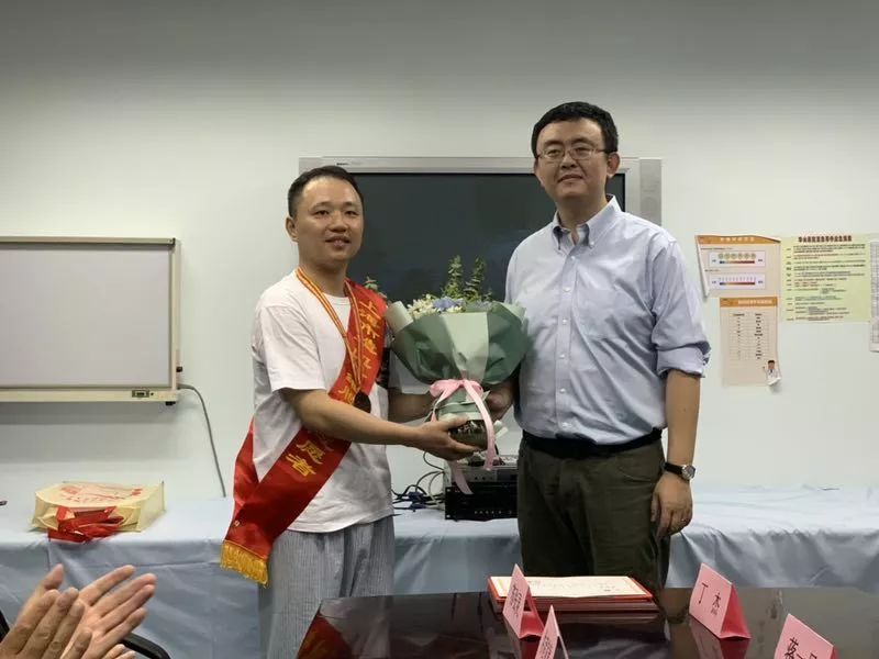 张灵的短剧，探索现代戏剧的魅力与深度，张灵短剧，现代戏剧的魅力与深度探索