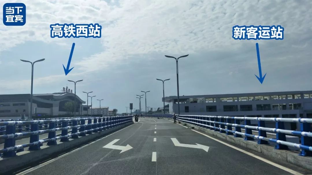 高铁站旁边就是客运站和公交站可以实现高铁和汽车,公交的无缝换乘