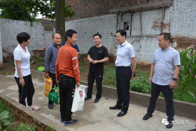 汝州市风穴路街道端午节前夕走访慰问贫困户