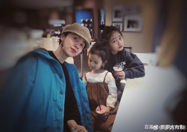 13岁黄多多染紫发又惹争议?清流爸爸黄磊了解