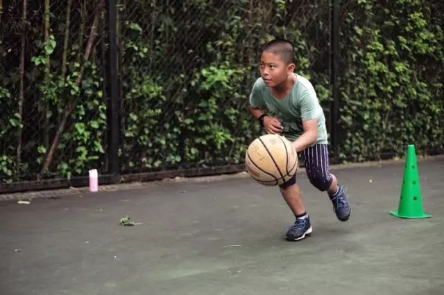 怎么打篮球打的更好 d89f87ceec1c476fb3e86793760723a2.jpeg