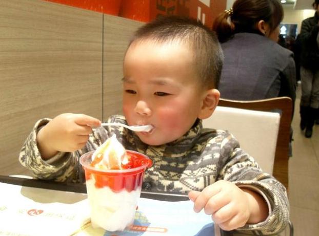                     提醒家长：端午前后，娃少碰4物，比泡面垃圾，娃积食又咳嗽