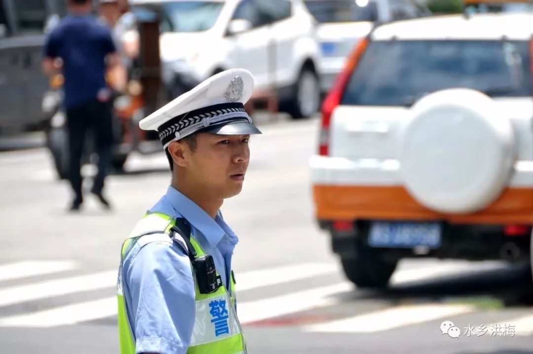 五月初三洪梅龙舟节 游龙趁景迎端午